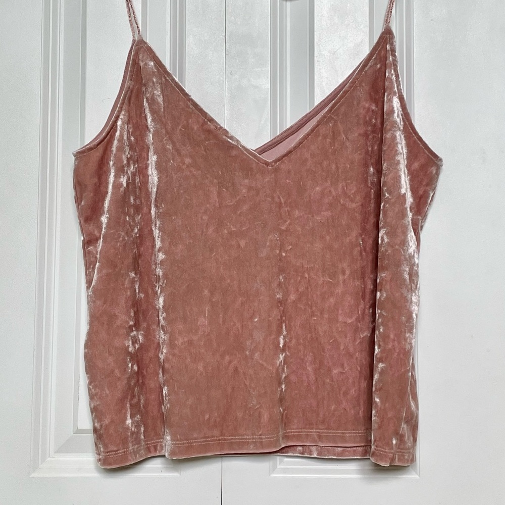 🔲 H&M tank top